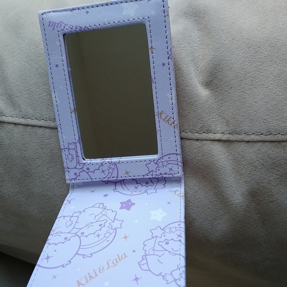 Sanrio Little Twin Stars faux leather folding mirror - Picture 3 of 3